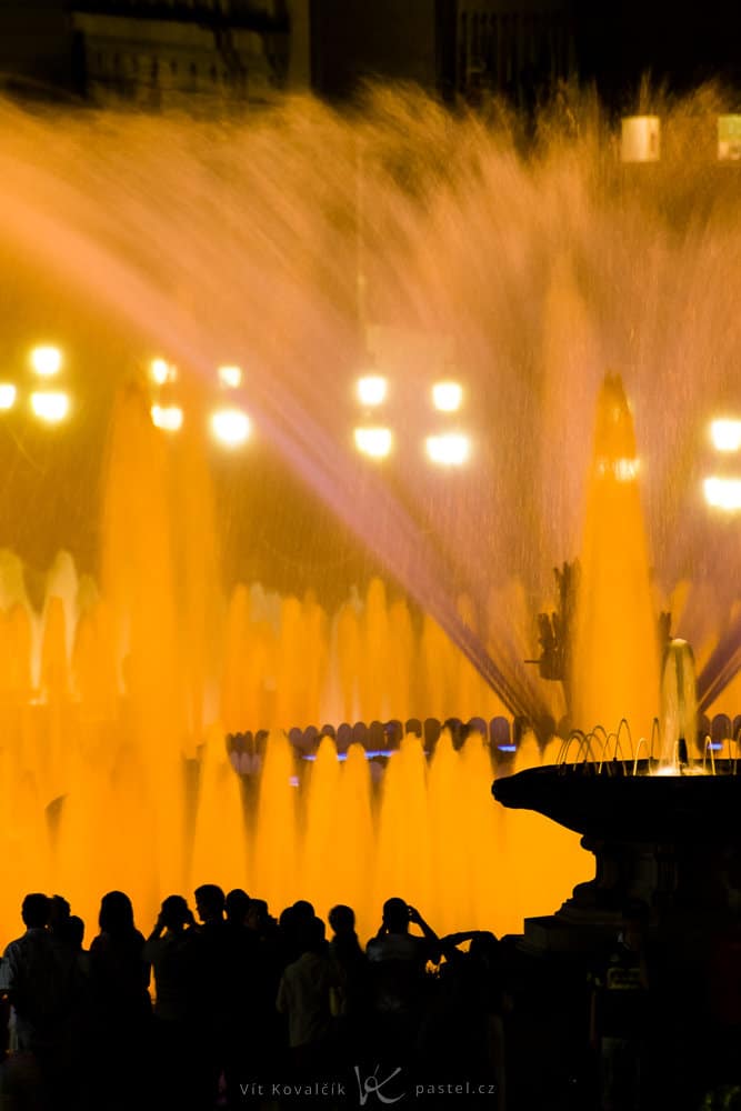An enchanting fountain in Barcelona. Canon 350D, Sigma 70–300/4–5.6, 1/4 s, f/8, ISO 200, focus 300 mm