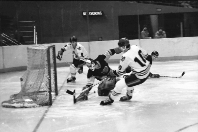 A great moment from the NHL in 1980. The quality could be better, but that depends a lot on the scan. Even though auto-focus was not nearly as good back then as it is today, this is a very good photo. Photo: GZExpat