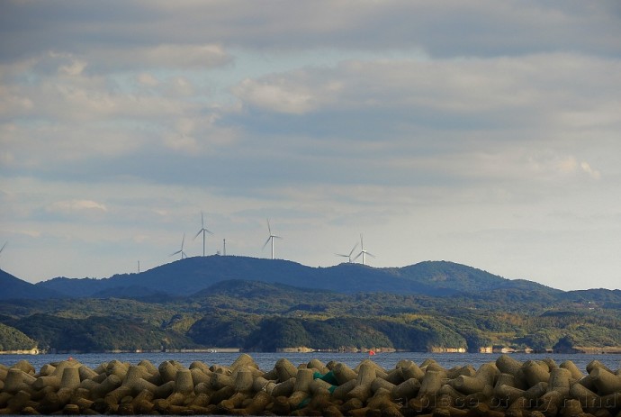 A photo with an interesting topic—people and the harnessing of natural resources. The photo’s composition has got what it takes—and that’s a foreground, a main subject, and a background. Author: a piece of my mind
