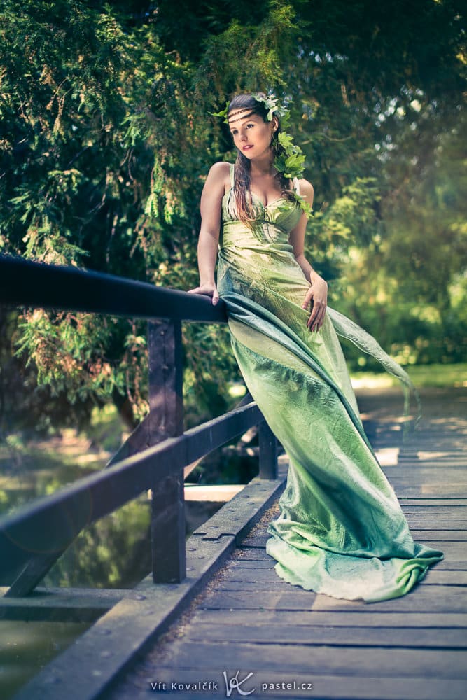 A model on a bridge, captured using a standard 50mm lens. Canon 5D Mark III, Sigma 50/1.4 DG, 1/50 s, f/1.4, ISO 200, focal length 50 mm