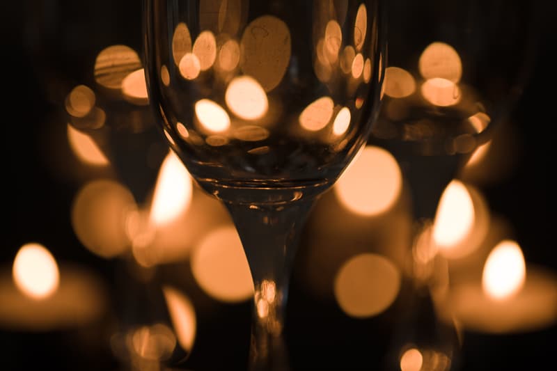 A closeup on a glass stem. I should have cleaned it better. Two other glasses are in the background, but they’re very blurry. Canon 5D Mark IV, Canon EF 100/2.8 IS MACRO, 1/50 s, f/2.8, ISO 200, focal length 100 mm