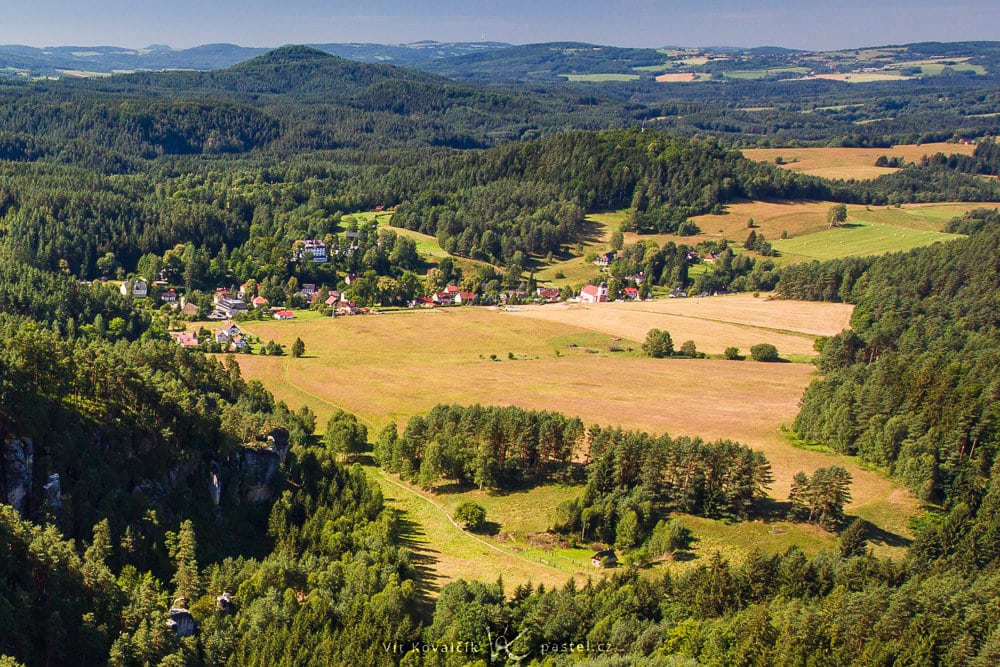 A 50 mm focal length. Now the meadow and the houses completely dominate, and you can make out various details in the houses.