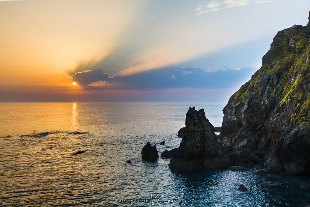 A centered horizon due to the circumstances. Canon 5D Mark II, Canon EF 16-35/2.8 II, 1/1000 s, f/7.1, ISO 400, focal length 35 mm