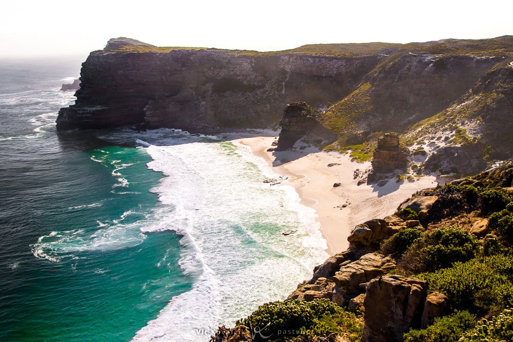 An S-shaped shore by Africa’s Cape of Good Hope (the Cape itself is that little swelling in the back on the left). Canon 40D, Sigma 18–50/2.8, 1/400 s, f/8.0, ISO 400, focal length 26 mm
