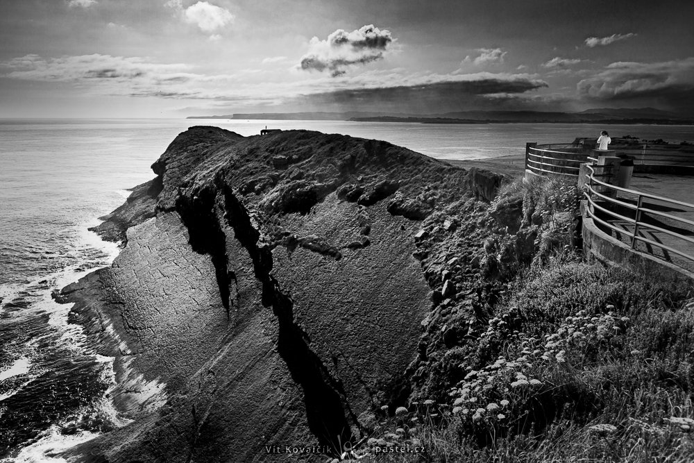 Two people for a sense of scale. Canon 5D Mark II, Canon EF 16-35/2.8 II, 1/125 s, f/7.1, ISO 100, focal length 25 mm