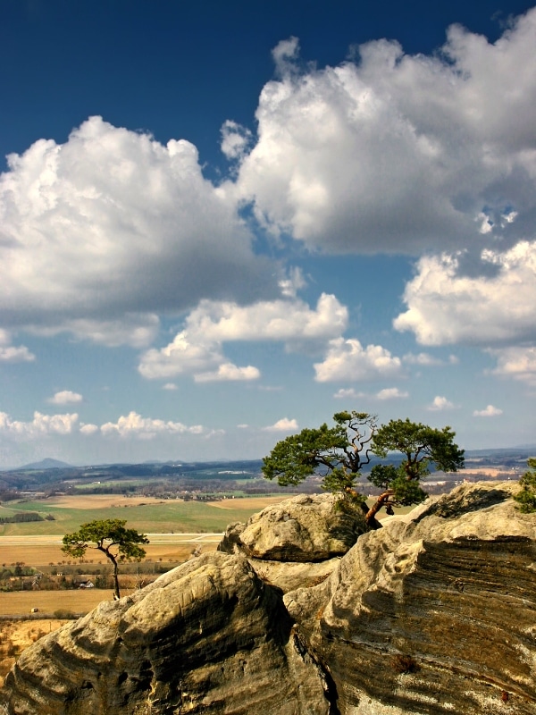 Thanks to a gradient filter, both the sky and the land are rich in detail.