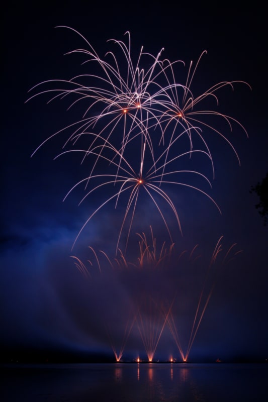 Smoke hides certain effects, but on the other hand it’s an amazing effect of its own. But many effects disappear entirely under too much smoke. Canon EOS 400D, 9 s, F11, ISO 100. Photo: Milan Kylar