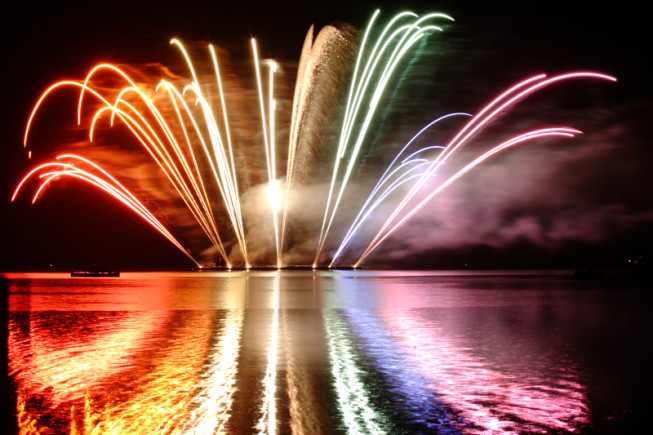 A typical fireworks rainbow over Špilberk Castle. Canon EOS 300D, 2 s, F7.1, ISO 100, focal length 44 mm. Photo: Milan Kylar