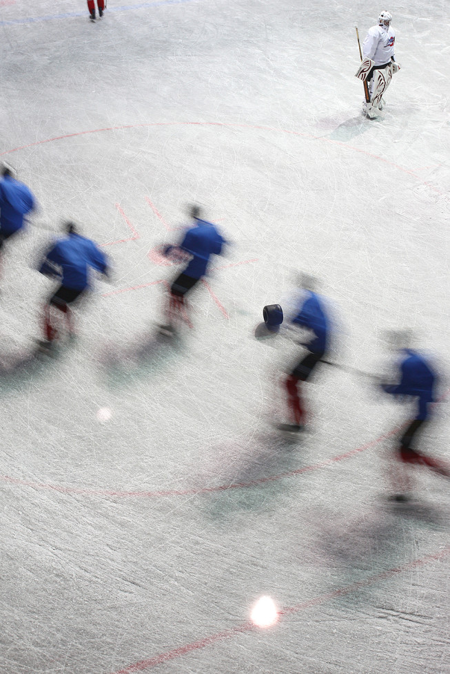 Hockey players training, captured in a photo with motion blur. Photo: Majo Eliáš.