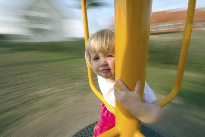 This photo was taken on a children’s merry-go-round. To make the motion stand out even more strongly, use a wide-angle lens. Nikon D200, Sigma 10–20 mm F4–5.6 EX DC HSM, 1/8 s, F22, ISO 100, focus 10 mm. Photo: Ivo Prümmer