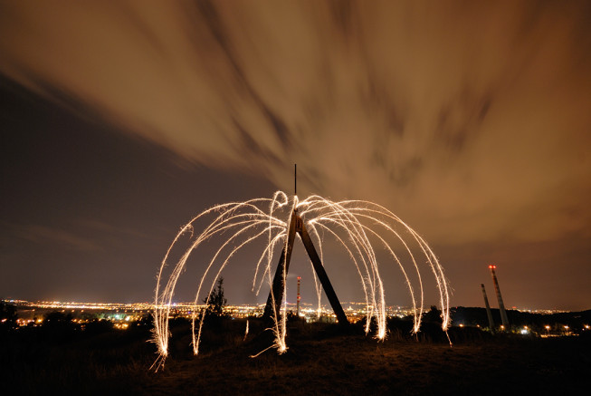 In the forty seconds during which this picture was taken, I used a sparkler to draw curves around a triangulation point. Nikon D200, Sigma 10–20 mm F4–5.6 EX DC HSM, 40 s, F5.6, ISO 100, focus 10 mm. Photo: Ivo Prümmer