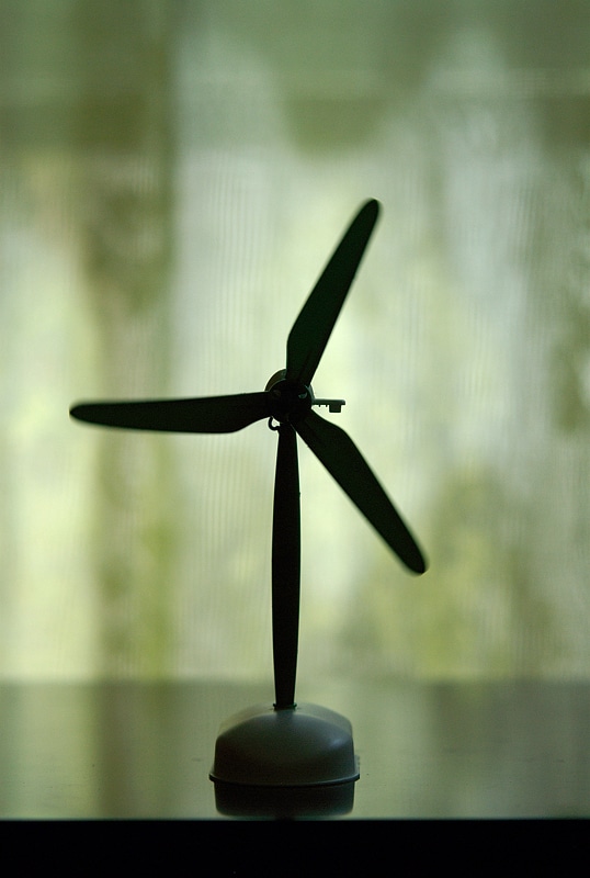 1/1250 s, F2.8, ISO 100. You can see a little motion blur on the edges of the blades. It’s very slight, and so at first sight it’s not clear if it’s a mistake or intentional.