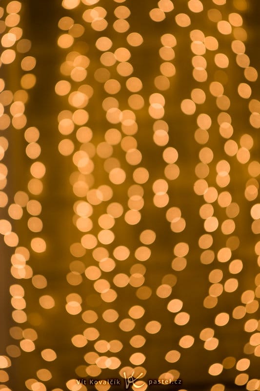 Store decorations, December 23rd, 2011. Canon EOS 5D Mark II, EF Canon EF 70–200 mm f/2.8L II IS USM, 1/40 s, f/2.8, ISO 400, focus 200 mm. Photo: Vít Kovalčík