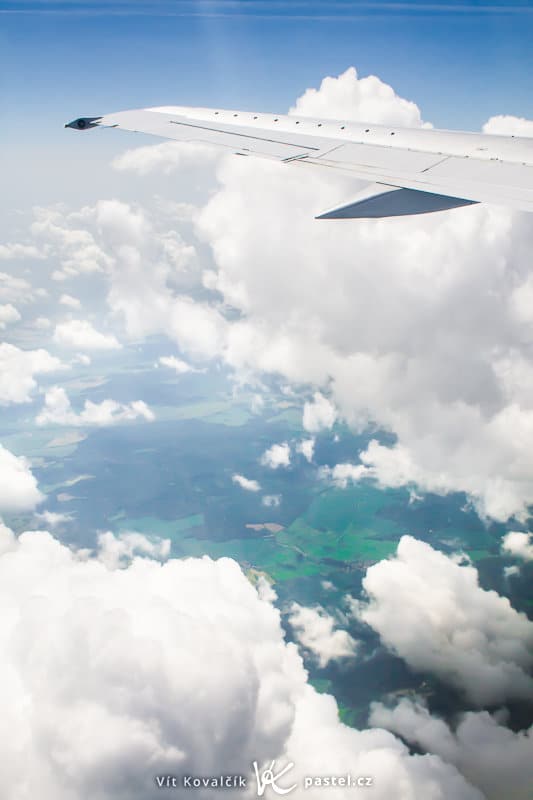 The plane’s wing certainly can be a part of the photo. Canon 350D, EF-S Canon 18–55mm F3.5–5.6, 1/1000 s, F9.0, ISO 400, focus 24 mm. Photo: Vít Kovalčík