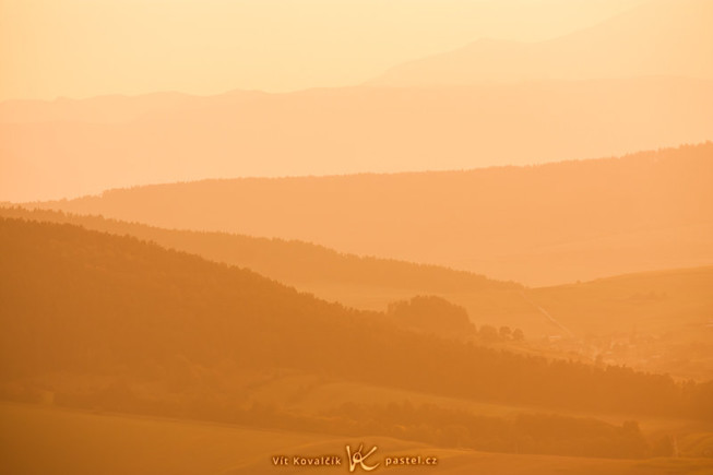 Taken from the same spot as the last photo. This time a telephoto lens was used to crop the picture down to just a small part of the landscape (a part of the horizon located roughly in the middle of the top picture). A white-balance edit was used after the shot to deliberately shift the picture’s tones heavily towards orange. Canon 40D, EF-S Canon 55-250 mm F4-5.6 USM, 1/250 s, F8.0, ISO 100, focus 194 mm. Photo: Vít Kovalčík