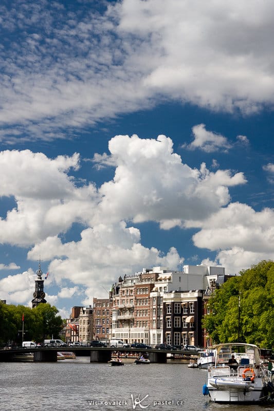 Amsterdam, a polarizing filter, and you. Canon EOS 40D, Canon EF-S 18–55 mm F3.5–5.6, 1/200 s, F8.0, ISO 200, lens 50 mm.