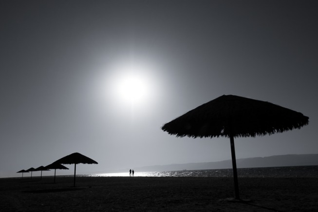 I began preparing this photo as soon as I saw the two beachwalkers. The key was to patiently wait for them to reach the spot directly under the sun. Canon 40D, Canon EF-S 10–22 mm F3.5–4.5 USM, 1/1600 s, F8.0, ISO 100, focus 17 mm.