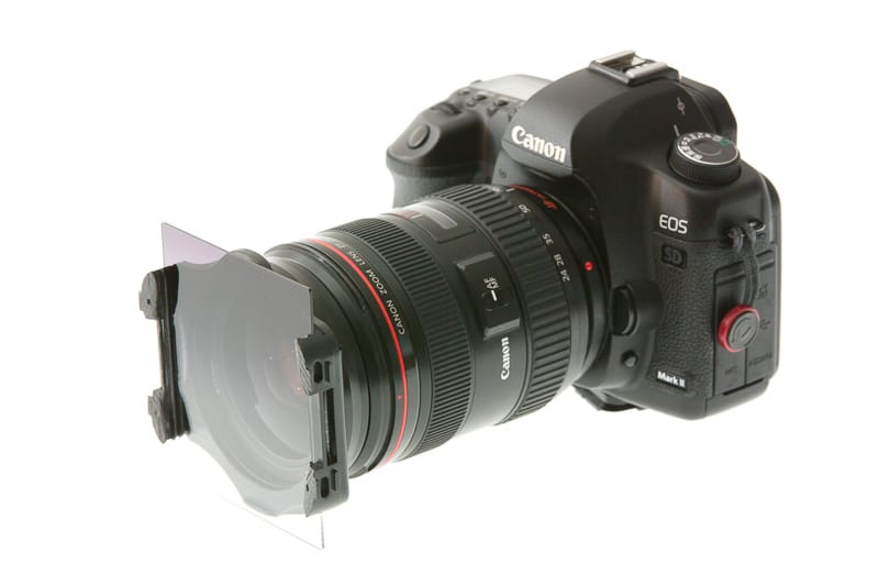 The front of the lens is sharp, but there’s blurring even as close up as the trigger. (This particular photo will only be used as an illustration for a filter holder, so here it doesn’t matter.) Canon 5D Mark III, Canon EF 70-200/2.8 IS II, 1/200 s, F14, ISO 400, focus 130 mm