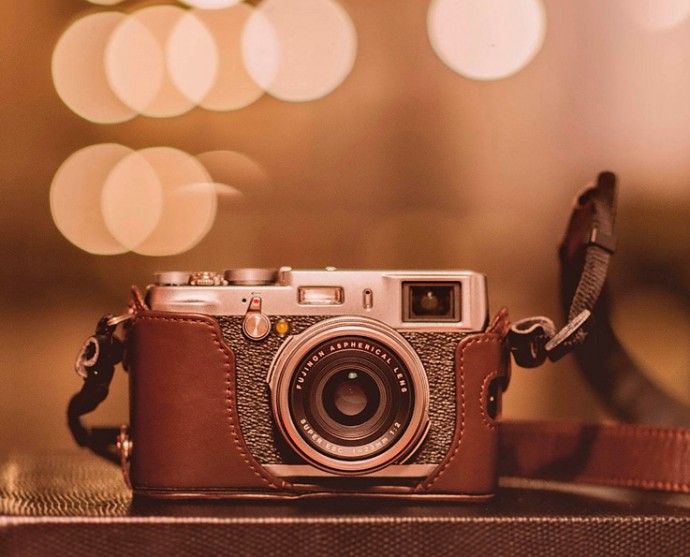 A wonderfully executed still-life with a great edit. The look of the legendary Fuji camera makes it a fine complement to the rest of the photo. We also appreciate the fact that this photo contains very little but the necessities.
