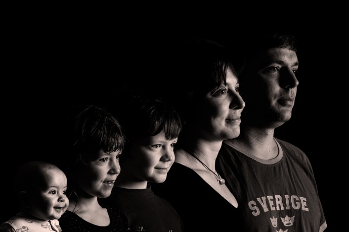 Canon EOS 7D, 70-200/2.8, 1/125 s, F13, ISO 100 A low-key family portrait made up of five source pictures 