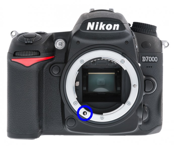 A Nikon D7000 with a screwdriver (marked in blue) for driving autofocus systems in old lenses. Source: Wikipedia.