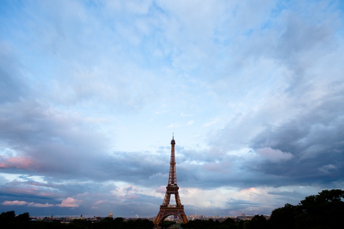 Light clouds over Paris. Canon 40D, Canon EF-S 10–22/3.5–4.5, 1/25 s, f/4.5, ISO 100, focus 10 mm 