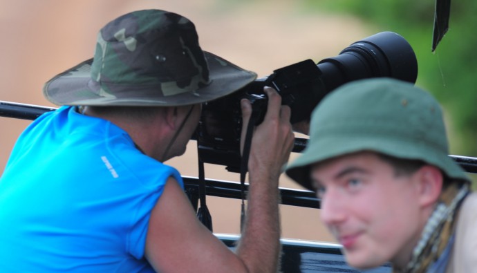 You can support a telephoto lens with your beanbag even on a railing. This gives you greater stability and a more horizontal camera, and also ensures that your arms won’t hurt.