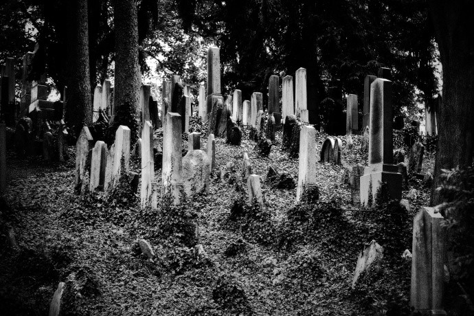 Tombstones as crowded as the ghetto that fed this cemetery…in a sense, that shouldn’t feel lonely. But it does. And sombre, too. Author: cochtanek00