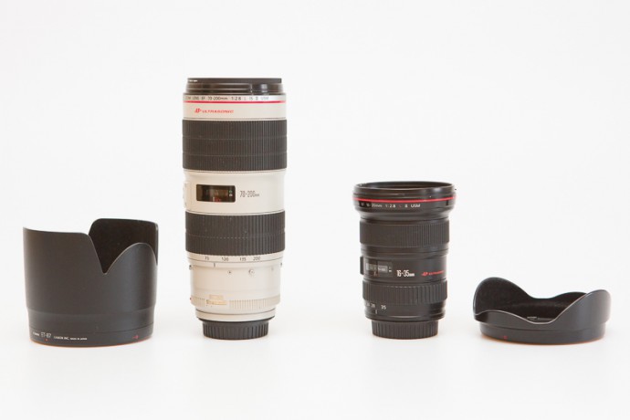 70–200/2.8 and 16–35/2.8 lenses with their lens hoods. The lens hood on a wide lens is practically useless here.