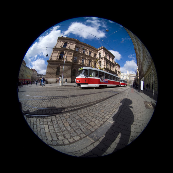 A Sigma 4.5 mm F2.8 EX DC HSM circular fisheye lens on a Nikon D80 body. Photo: Tomas Slavicek.