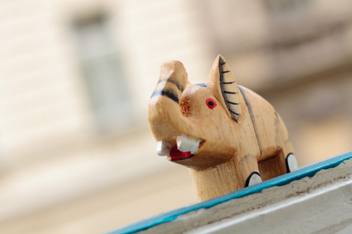 Tilting the horizon has made this photo of a tiny wooden elephant more dynamic. Canon EOS 7D, EF 50/1.8, 1/125 s, f/3.5, ISO 100, focus 50 mm (80 mm equiv.) 