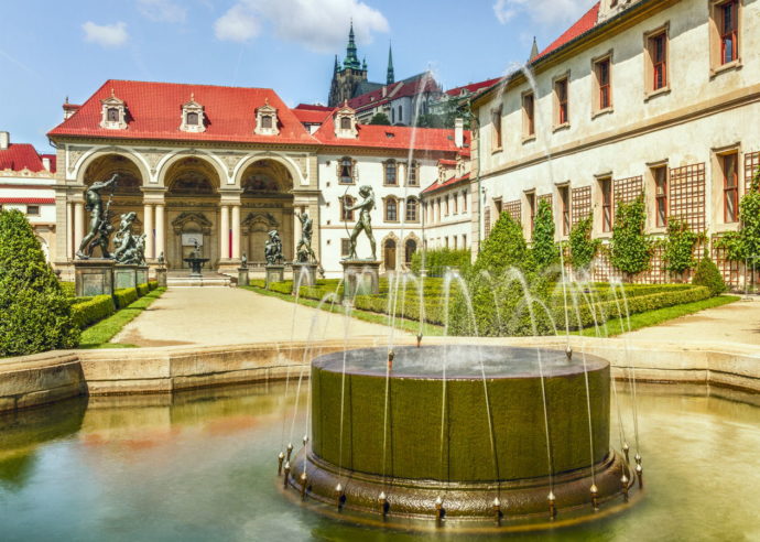 The sense of space in this garden is emphasized by adding a strong element—the fountain—to the foreground. Canon EOS 7D, EF-S 15-85/3.5-5.6 IS USM, 1/2 s, f/16, ISO 100, focus 21 mm (34 mm equiv.) 