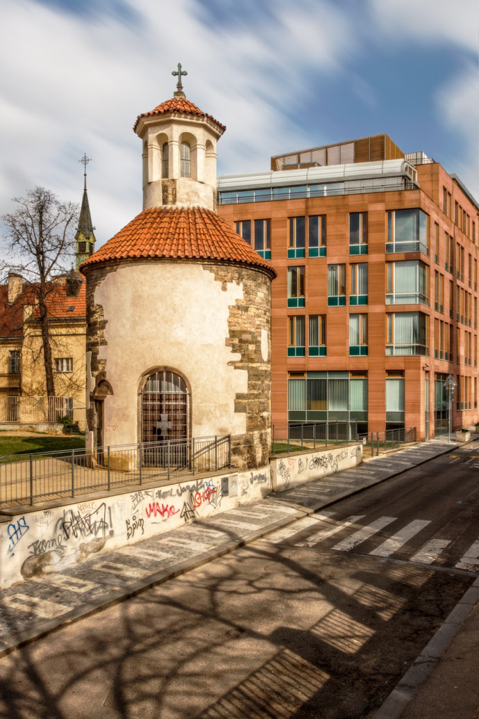 A classic contrast of old and new construction. Many such examples can be found in any city that’s rich in history. Canon EOS 7D, EF-S 15-85/3.5-5.6 IS USM, 1/20 s, f/11, ISO 100, focus 15 mm (24 mm equiv.) 