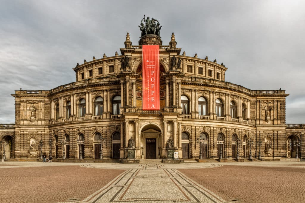 I took my picture of this Dresden opera house around dawn, and so it was lighted at about a 45° angle from the right. I took it under a cloudy sky, and so I had to wait a few dozen minutes for a crack in the clouds to appear so that the sun’s rays would shine through it. Canon EOS 7D, EF-S 15-85/3.5-5.6 IS USM, 1/50 s, f/16, ISO 100, focal length 15 mm (24 mm equiv.) 