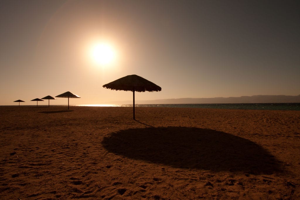 The beach once more. This time, everything’s outstandingly orange because I set the white balance to a very unrealistic 15000 K. (I confess that it gives this specific photo a slightly Martian look).