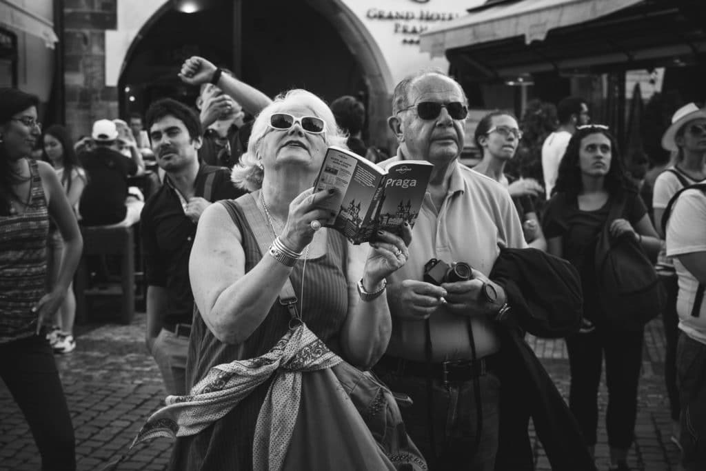 If the right moment catches your eye, then don’t wait, just shoot. A few seconds later, this tourist had her head buried in her tour guidebook again. Sony A7, FE 50mm f/1.8, 1/80 s, f/5.6, ISO 200, focus 50 mm
