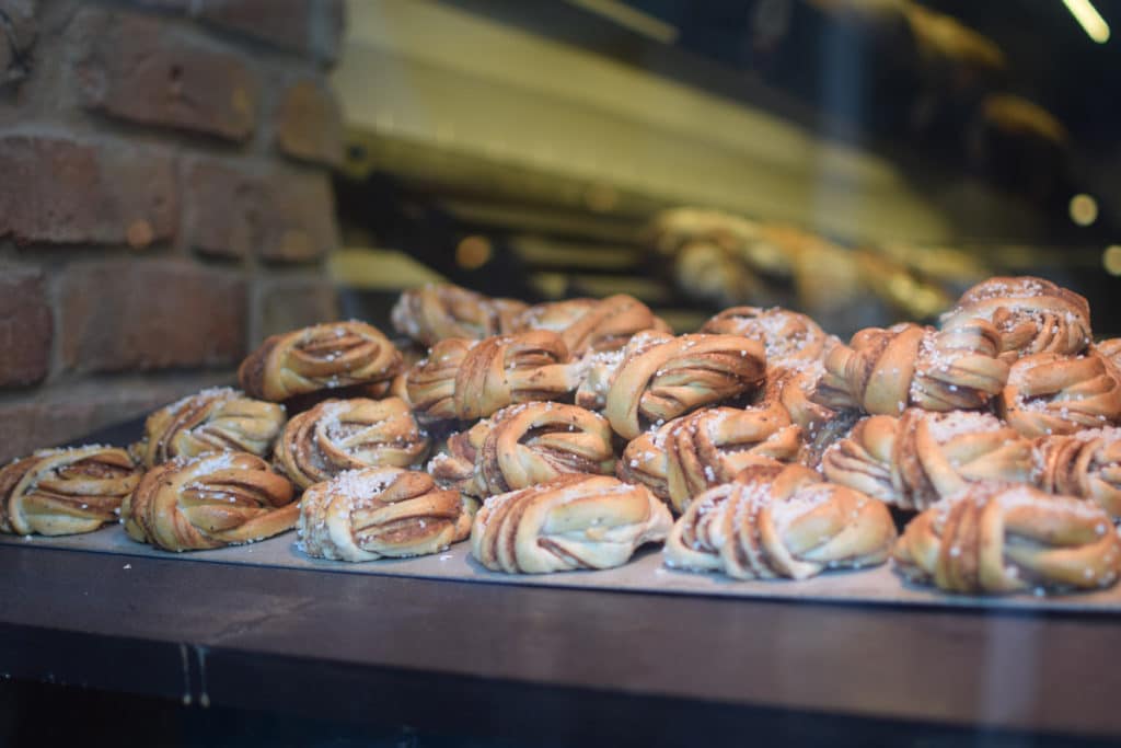 Often on vacation trips I want to bring some photos illustrating local foods back with me. With its reflections and muted colors, this photo literally evokes in me the taste and aroma of cinnamon rolls, which I think I’ll never forget. Nikon D3300, AF-S NIKKOR 35 mm 1:1.8 G, 1/200 s, f/1.8, ISO 100