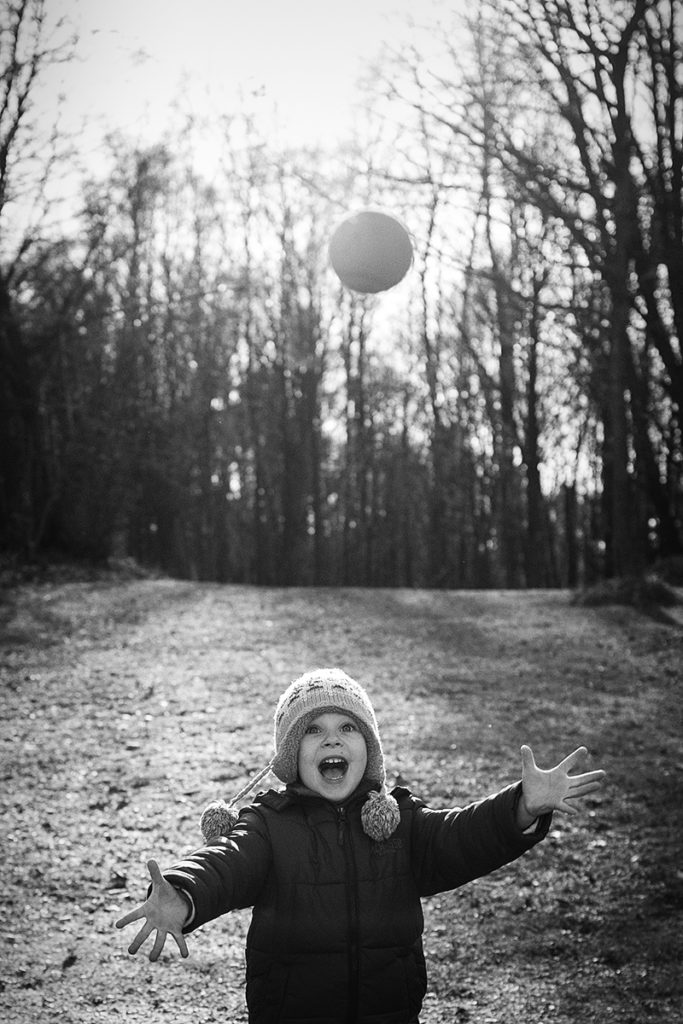 How to distract kids: ball will help you.