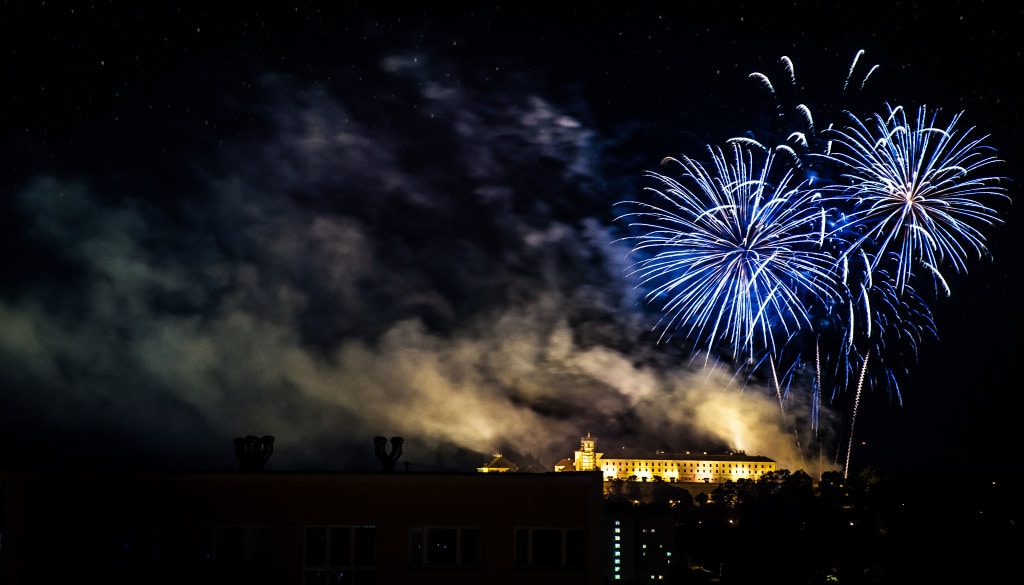 Learn the Right Way to Photograph Fireworks: Fireworks at the Špilberk Castle in Brno, Czech Republic.