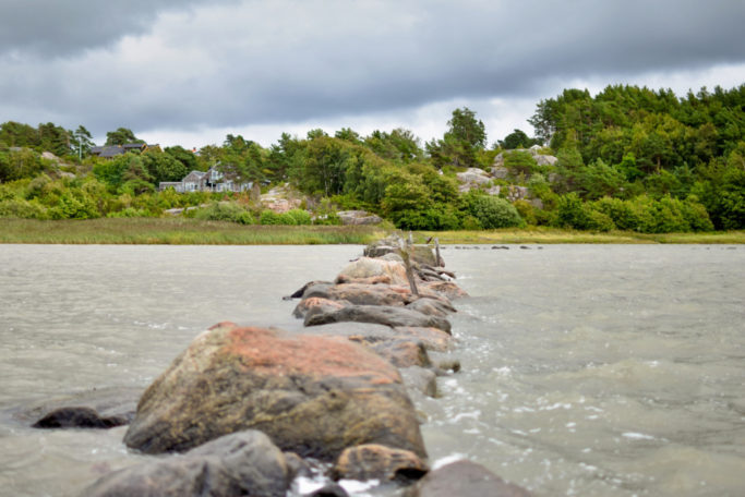 6 Tips for Shooting Outdoors in Bad Weather: water in windy weather.