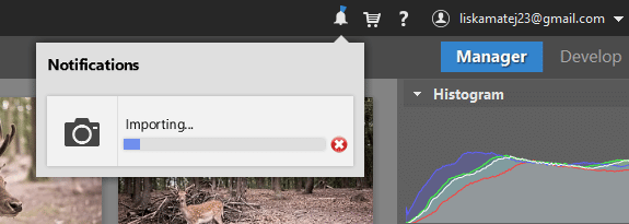The Best Way to Download Photos? Import in Zoner Studio: An icon that indicates when an import job is in progress.