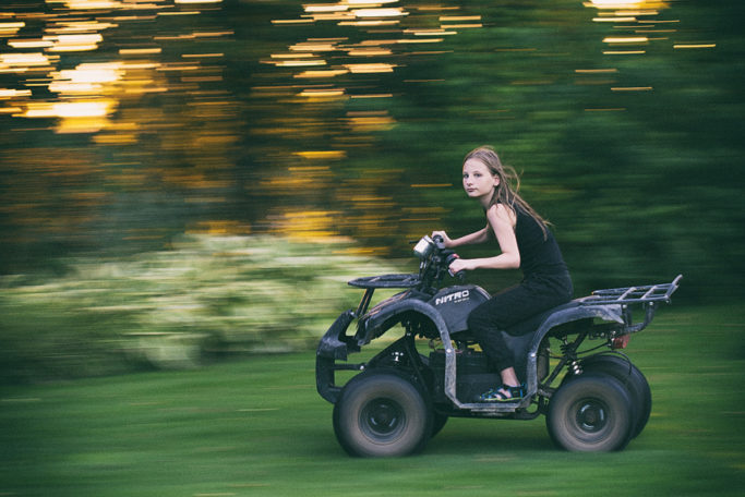 Photograping children with longer exposure: panning.