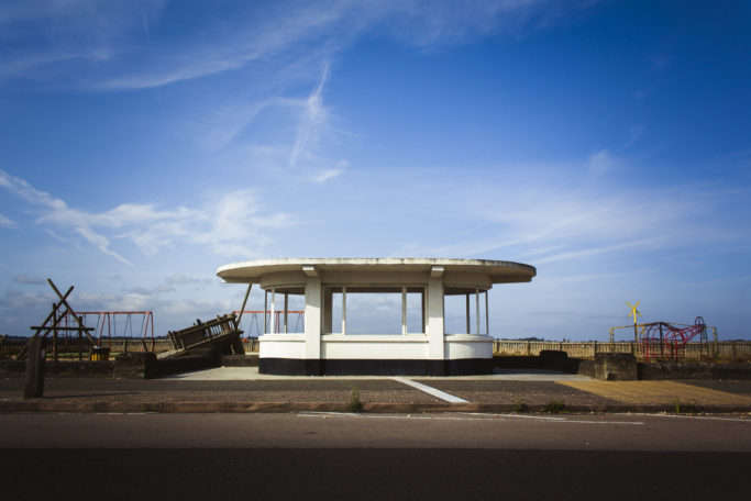 12 Photo Clichés: a deserted beach with an abandoned playground.