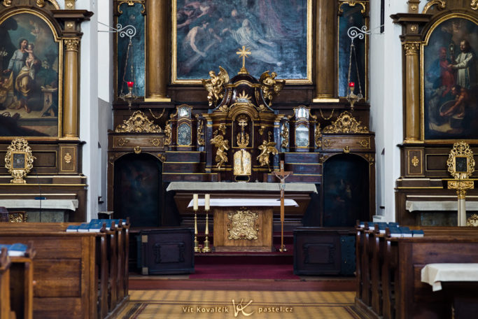 How to Photograph in Churches: one sharp photo from five attempts.