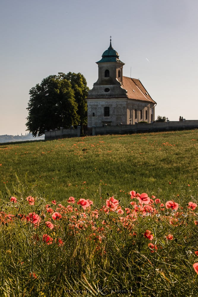 Simple Exercise to Improve a Photo Composition: A vertical composition of the church.