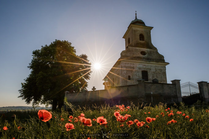 Simple Exercise to Improve a Photo Composition: Poppies closer by the church.