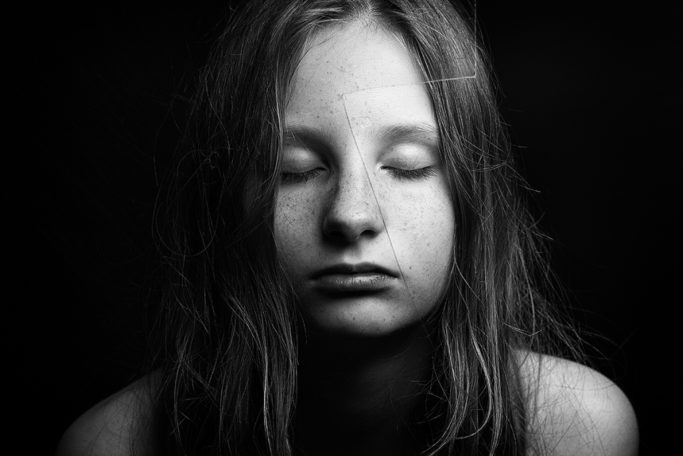 Photographing Kids in Colors and Black and White: A black-and-white depiction emphasizes emotions and hides any skin defects.