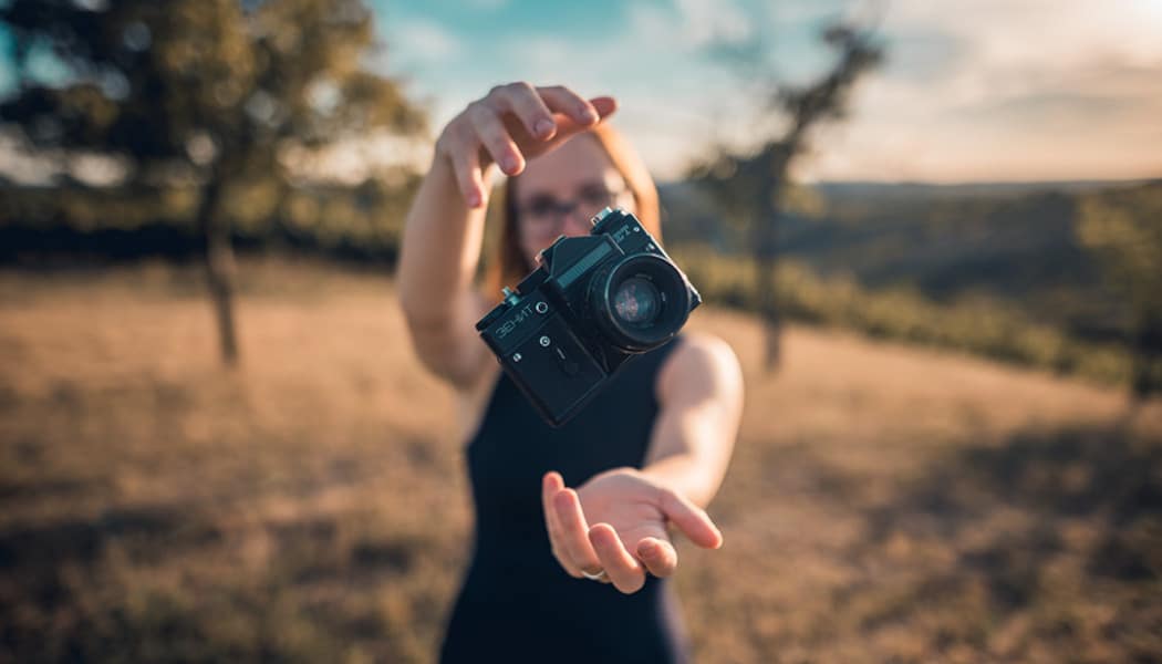 Слово сфоткать. Готовы ли вы фоткать ее.