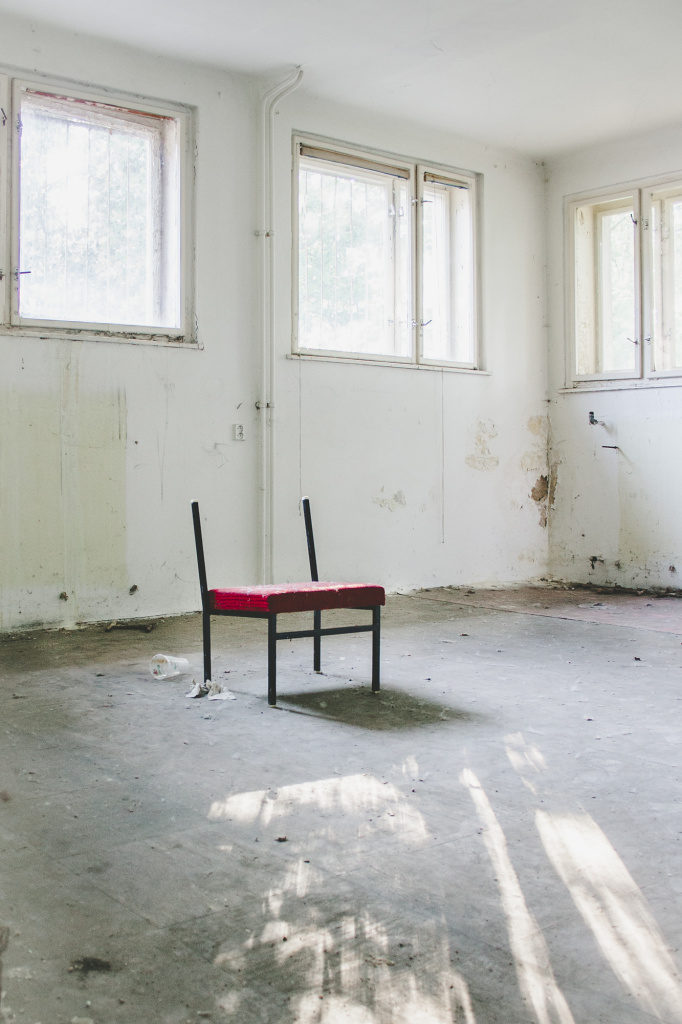 Urbex-Mastering Light and Composition: a minimalistic composition.