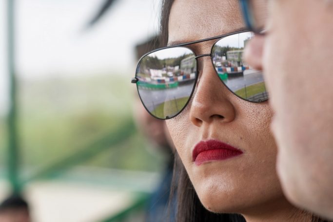 How to photograph sport: reflection in the glasses.